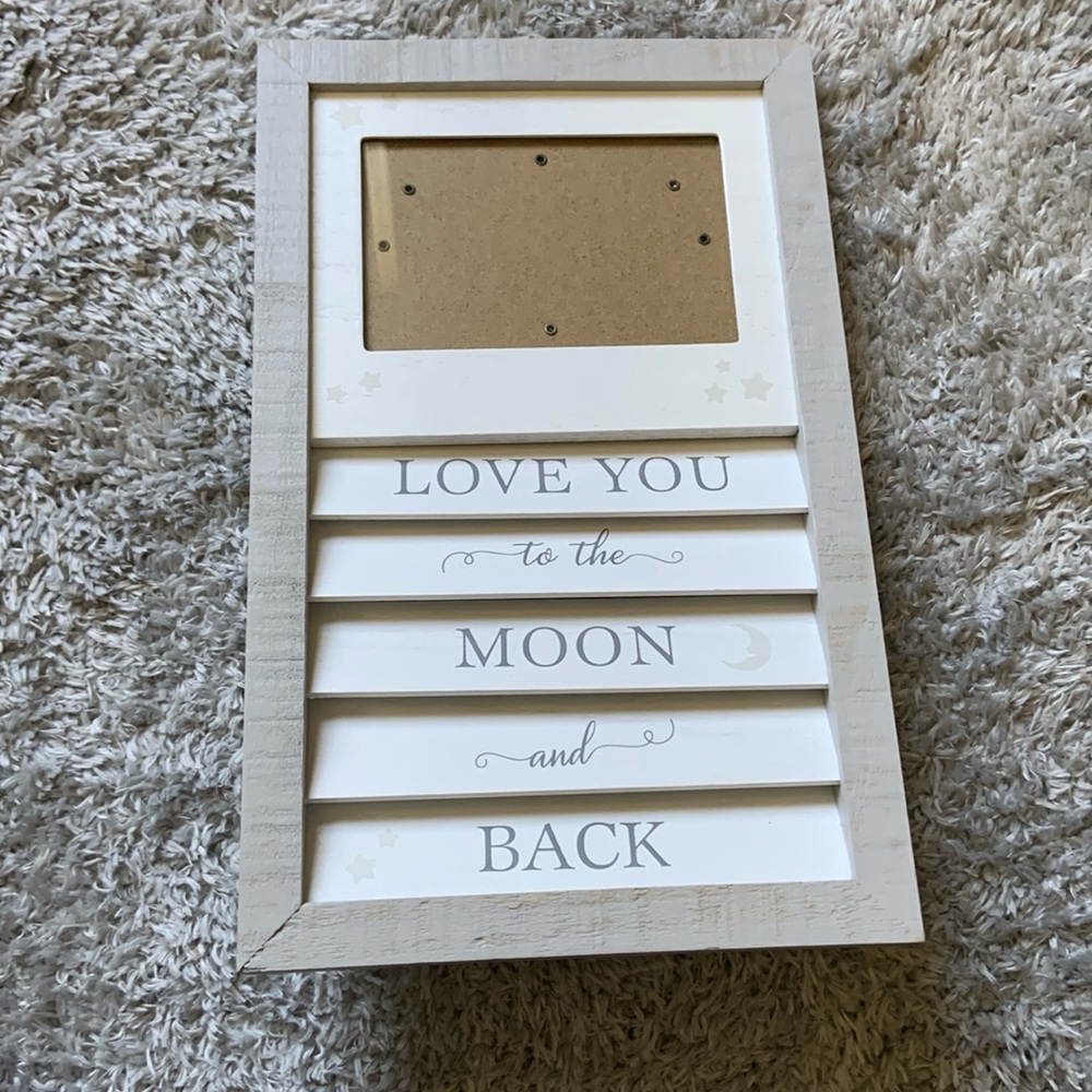 Picture frame 4 x 6 picture.